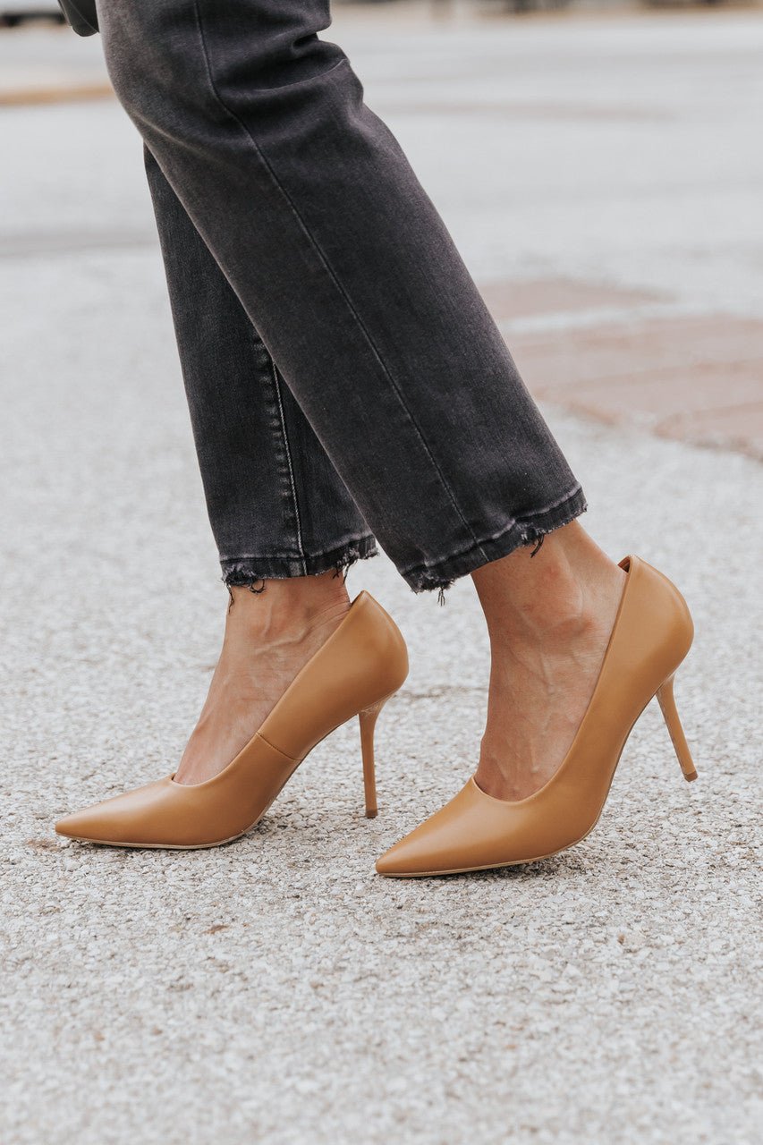 Tan leather fashion pumps