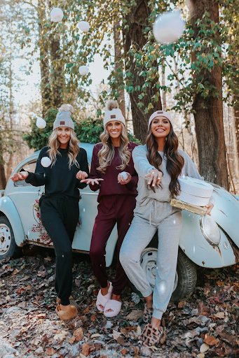Women’s Comfortable Clothing to Wrap this Christmas - Magnolia Boutique