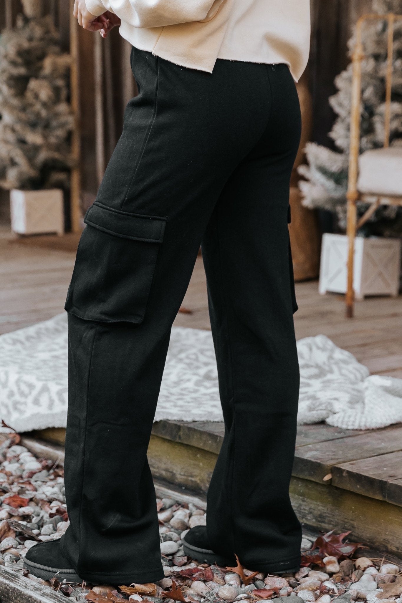 Black Fleece Cargo Pants - Magnolia Boutique