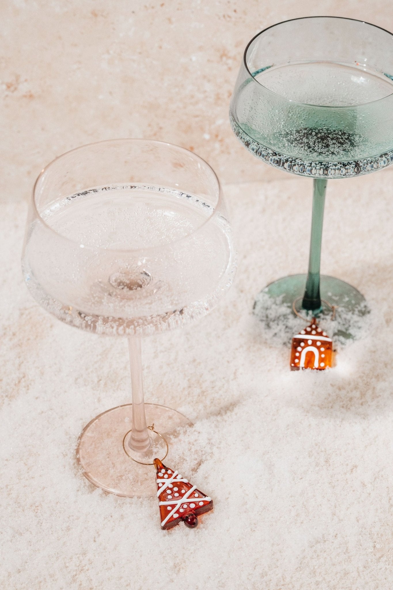 Add a charming holiday touch with Gingerbread Glass Wine Charms—perfect for wine lovers and festive entertaining.