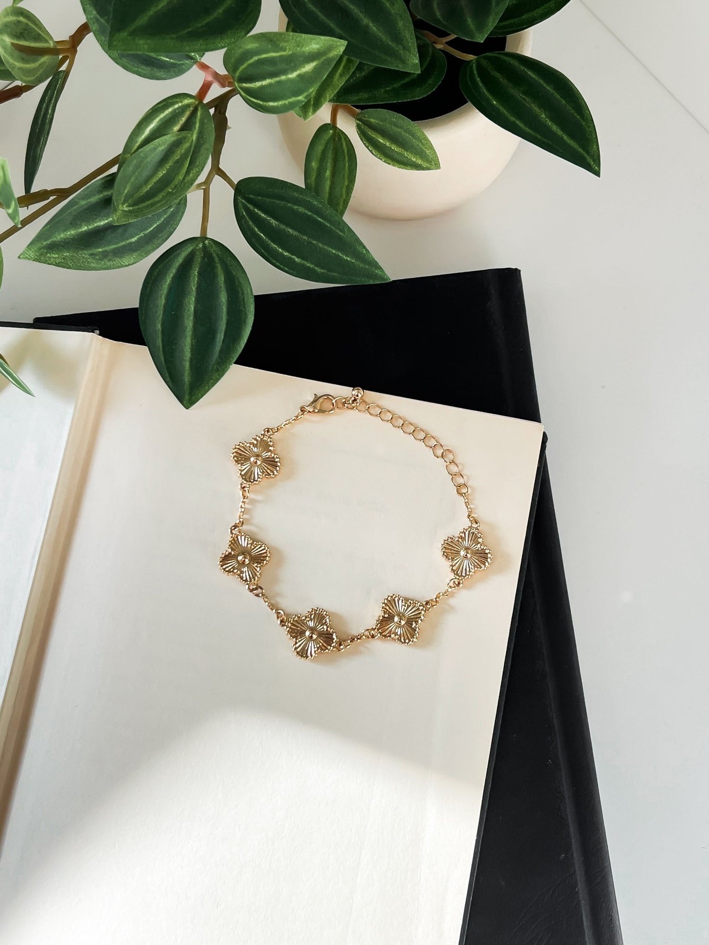 Gold Clover Chain Link Bracelet - Magnolia Boutique