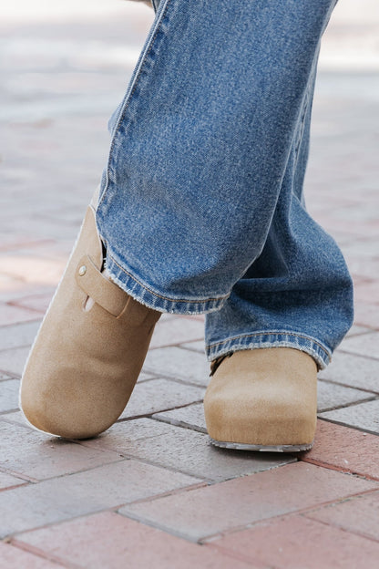 Mia Qwest Tan Platform Clogs - Magnolia Boutique