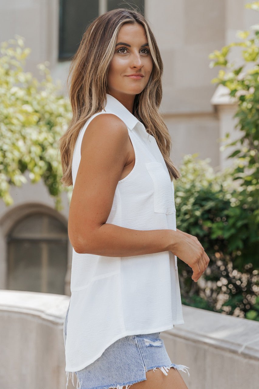 White Tank Tops & Sleeveless Shirts.